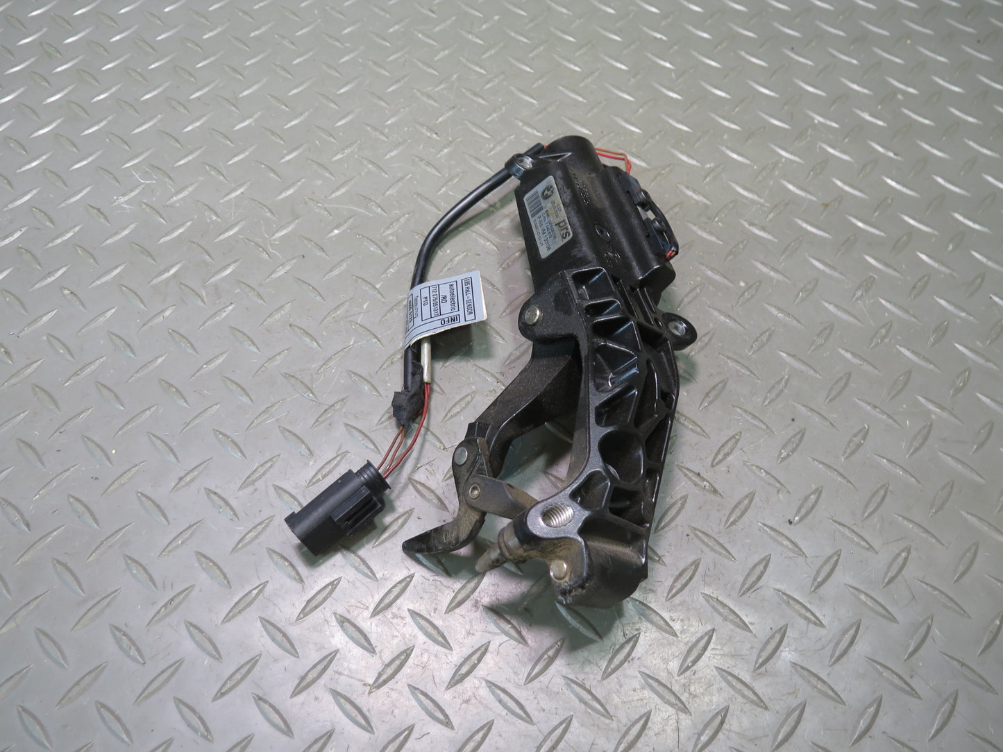 03-08 BMW E85 Z4 Right & Left Soft TOP Lock Latch Mechanism Set OEM