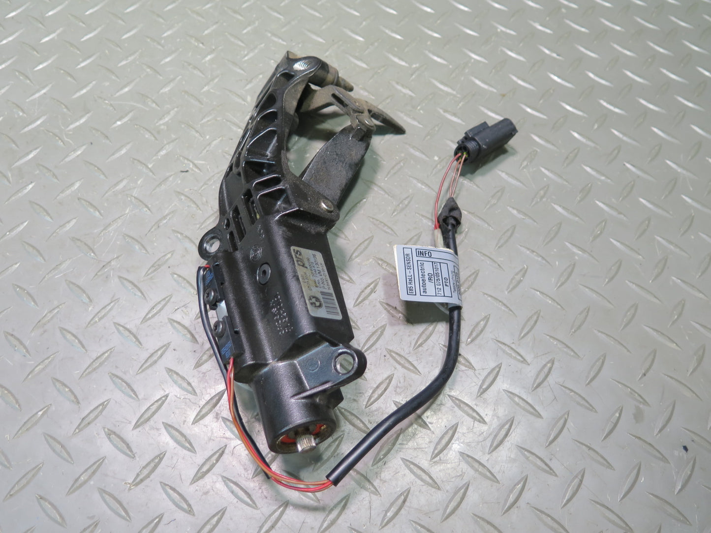 03-08 BMW E85 Z4 Right & Left Soft TOP Lock Latch Mechanism Set OEM