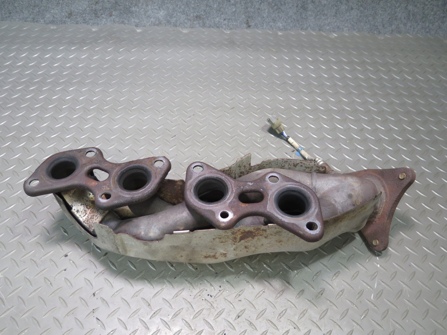 98-00 Lexus UCF20L LS400 1UZFE Left Exhaust Manifold w O2 Oxygen Sensor OEM
