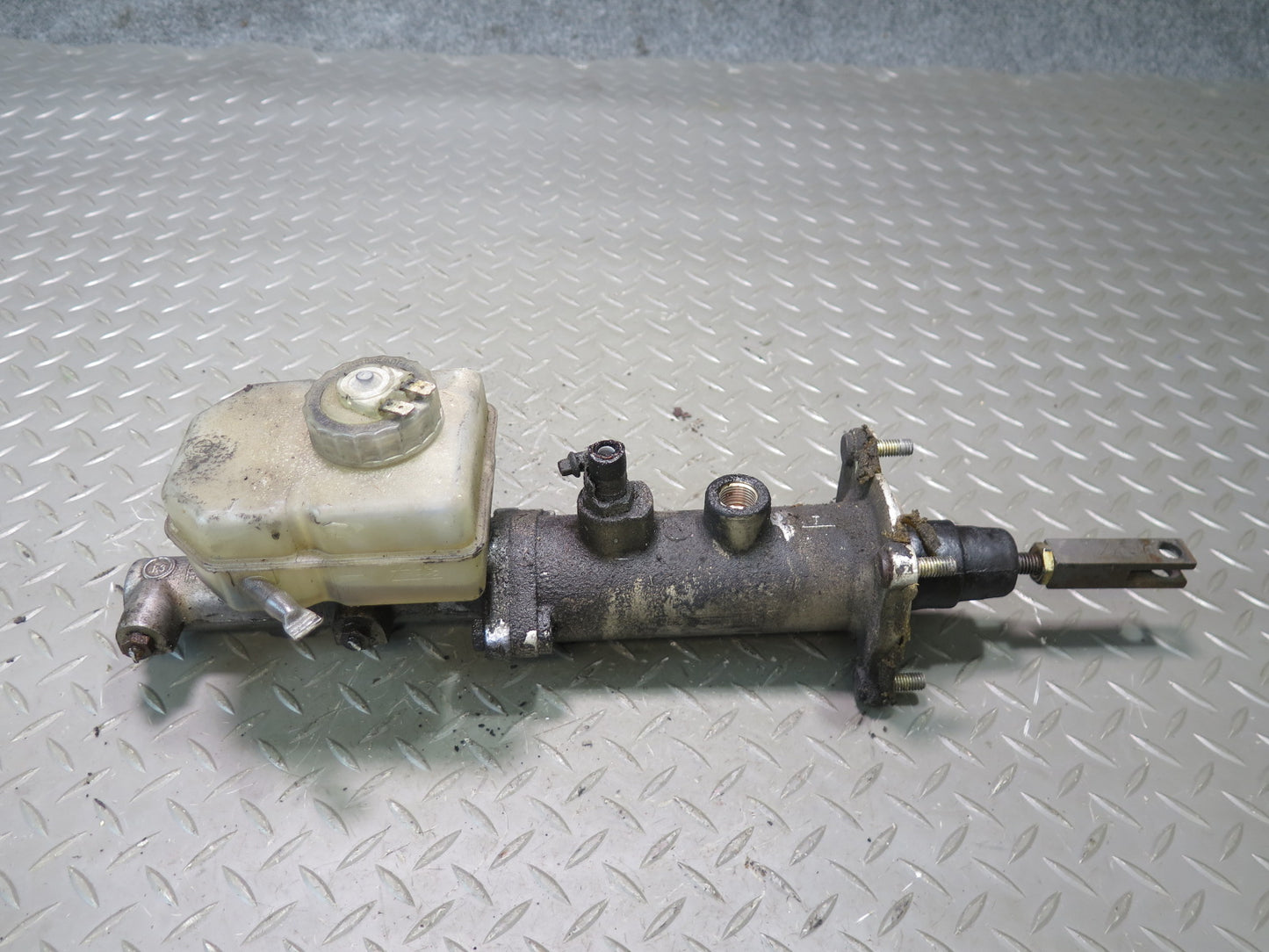83-84 BMW E24 633CSI Brake Master Cylinder w Reservoir Tank 115K Miles OEM