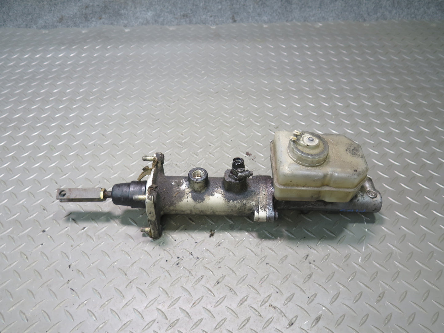 83-84 BMW E24 633CSI Brake Master Cylinder w Reservoir Tank 115K Miles OEM
