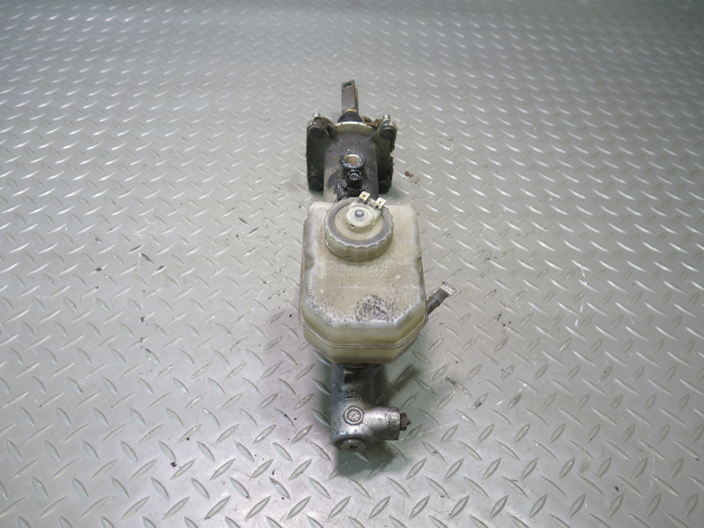 83-84 BMW E24 633CSI Brake Master Cylinder w Reservoir Tank 115K Miles OEM