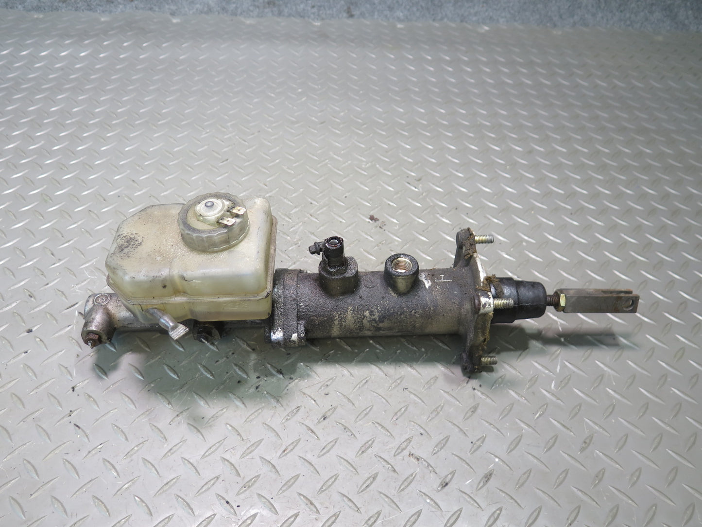 83-84 BMW E24 633CSI Brake Master Cylinder w Reservoir Tank 115K Miles OEM