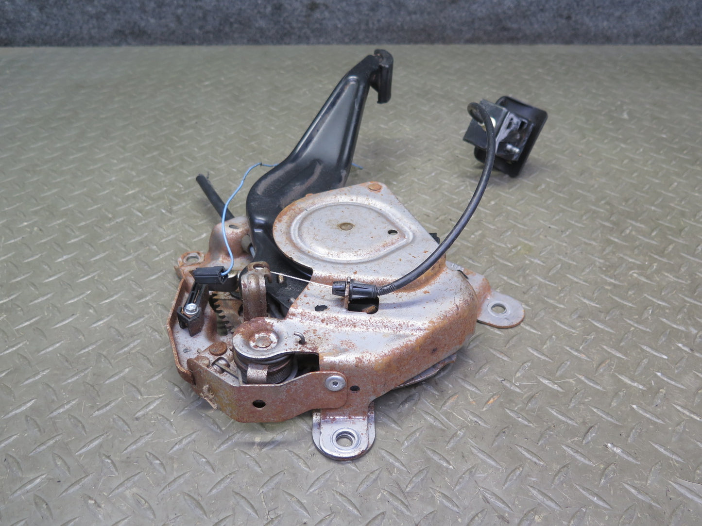 2003-2005 Hummer H2 Manual Emergency Parking Brake Stop Pedal