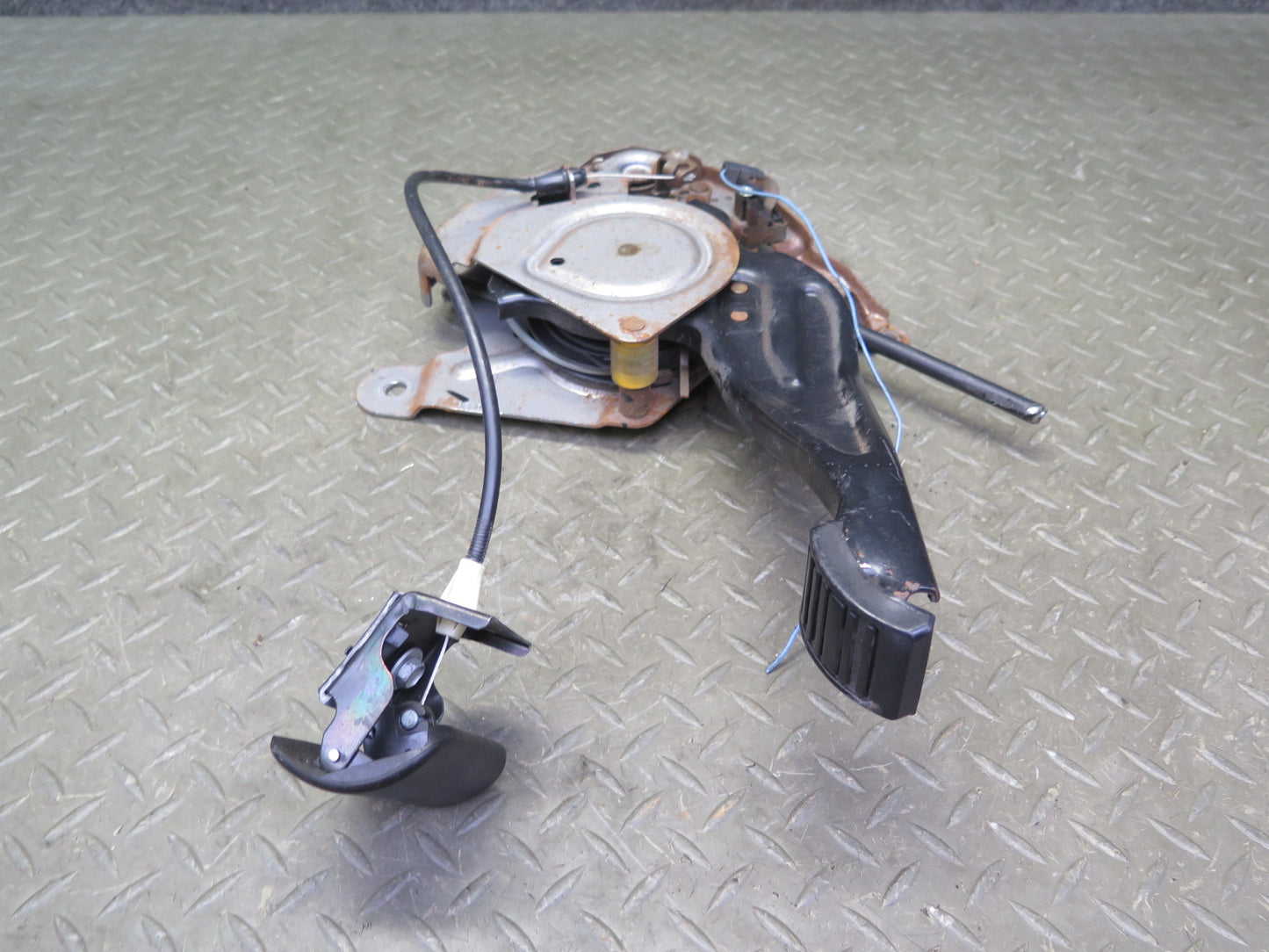 2003-2005 Hummer H2 Manual Emergency Parking Brake Stop Pedal