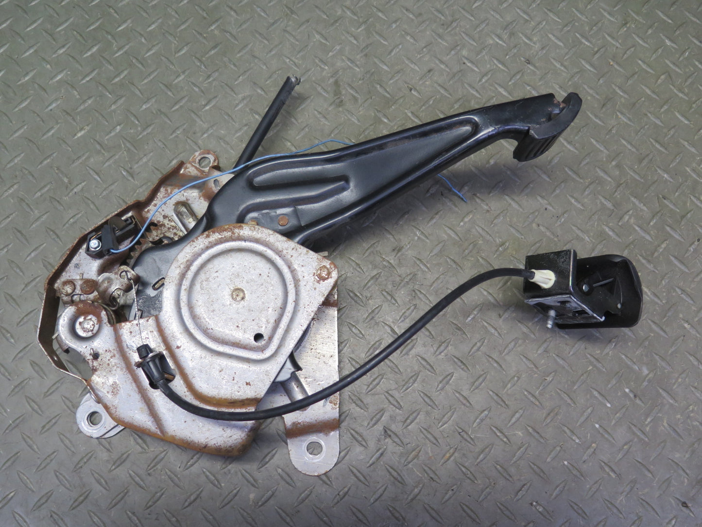 2003-2005 Hummer H2 Manual Emergency Parking Brake Stop Pedal