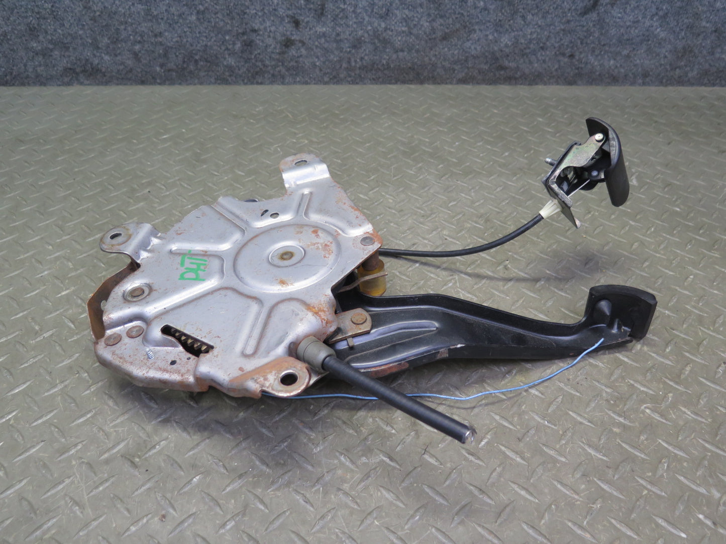 2003-2005 Hummer H2 Manual Emergency Parking Brake Stop Pedal