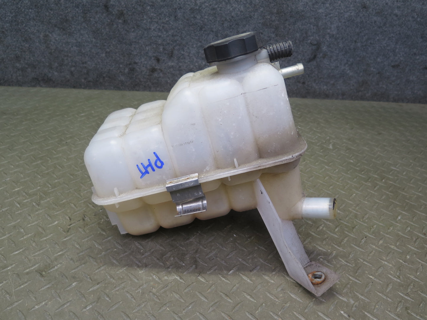 2003-2007 Hummer H2 Engine Coolant Expansion Overflow Reservoir Tank