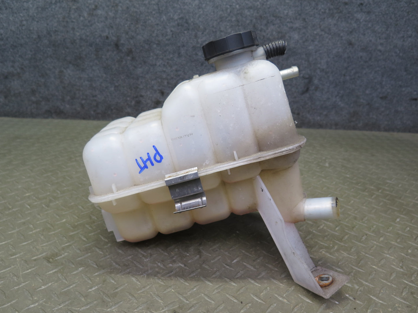 2003-2007 Hummer H2 Engine Coolant Expansion Overflow Reservoir Tank
