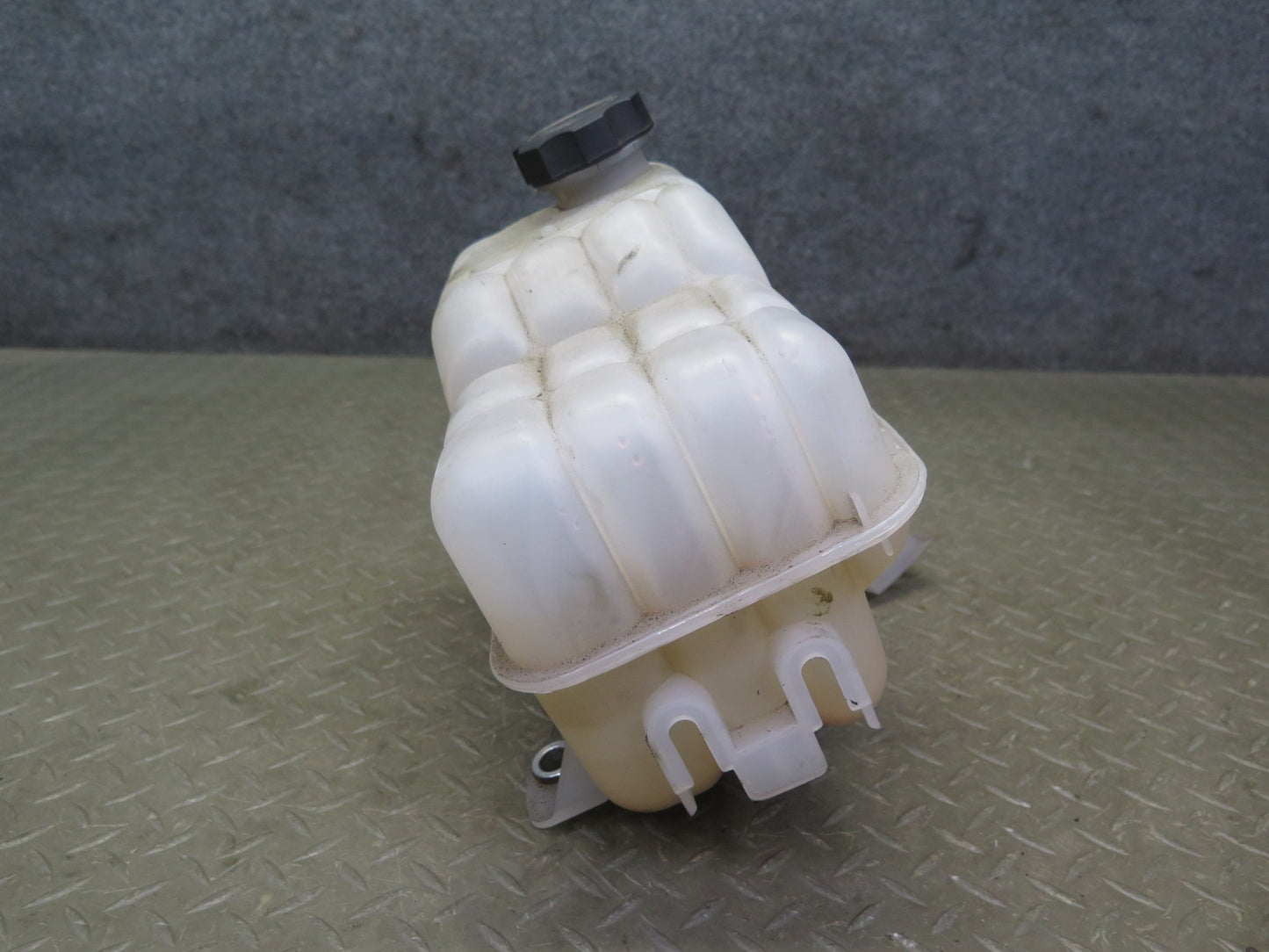 2003-2007 Hummer H2 Engine Coolant Expansion Overflow Reservoir Tank
