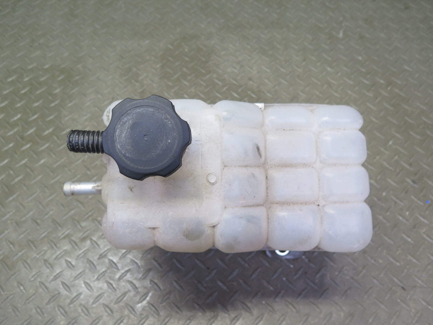 2003-2007 Hummer H2 Engine Coolant Expansion Overflow Reservoir Tank