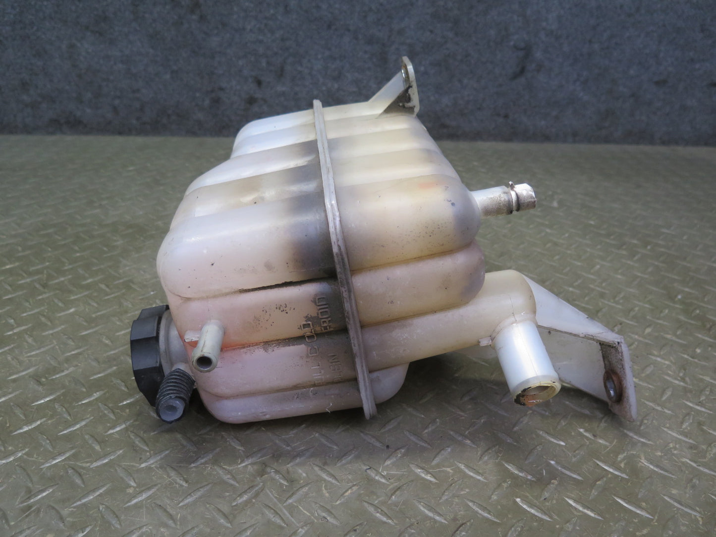 2003-2007 Hummer H2 Engine Coolant Expansion Overflow Reservoir Tank