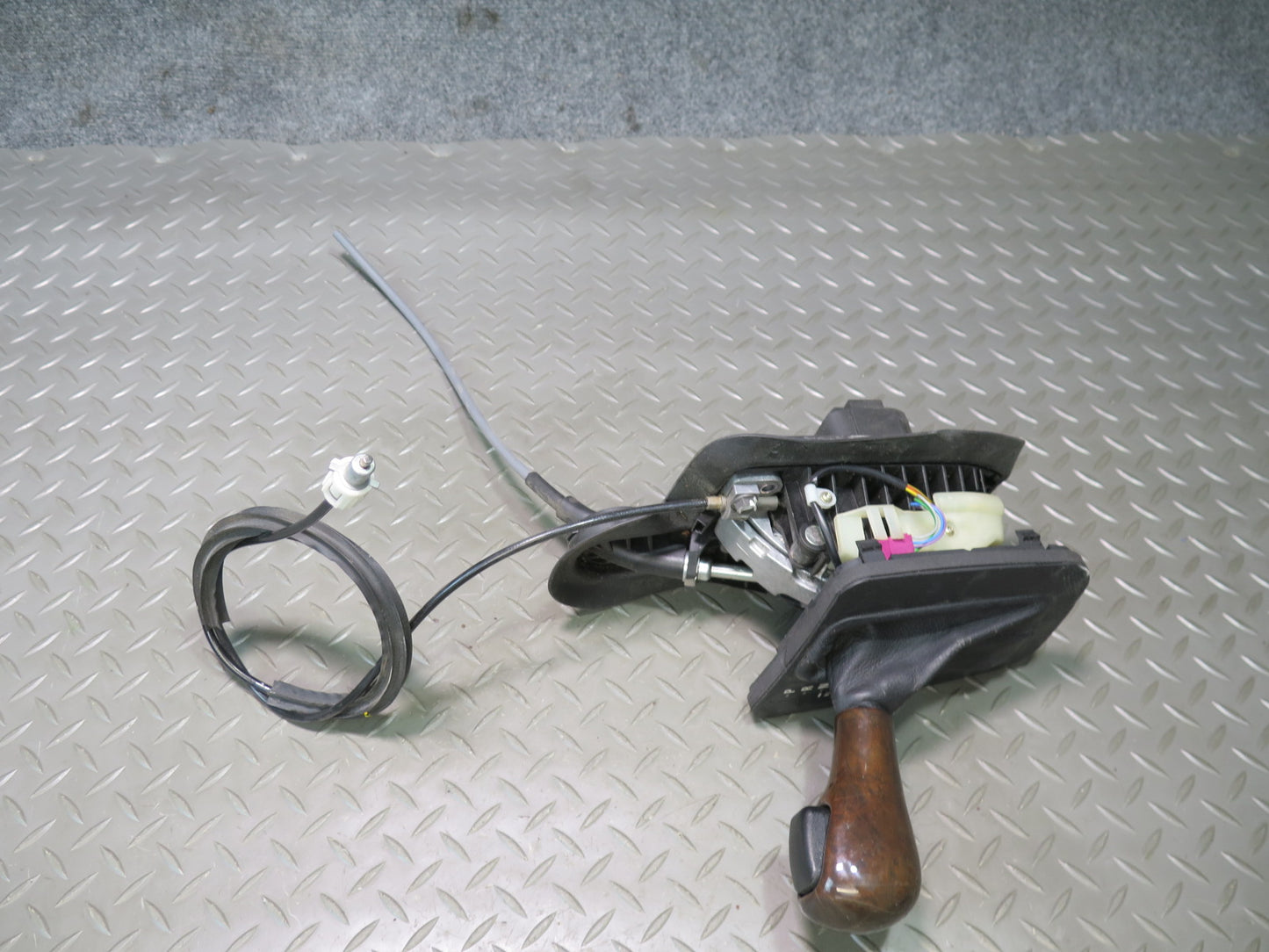 02-06 BMW E46 330ci A/T Automatic Transmission Gear Shifter w Cable & Knob OEM