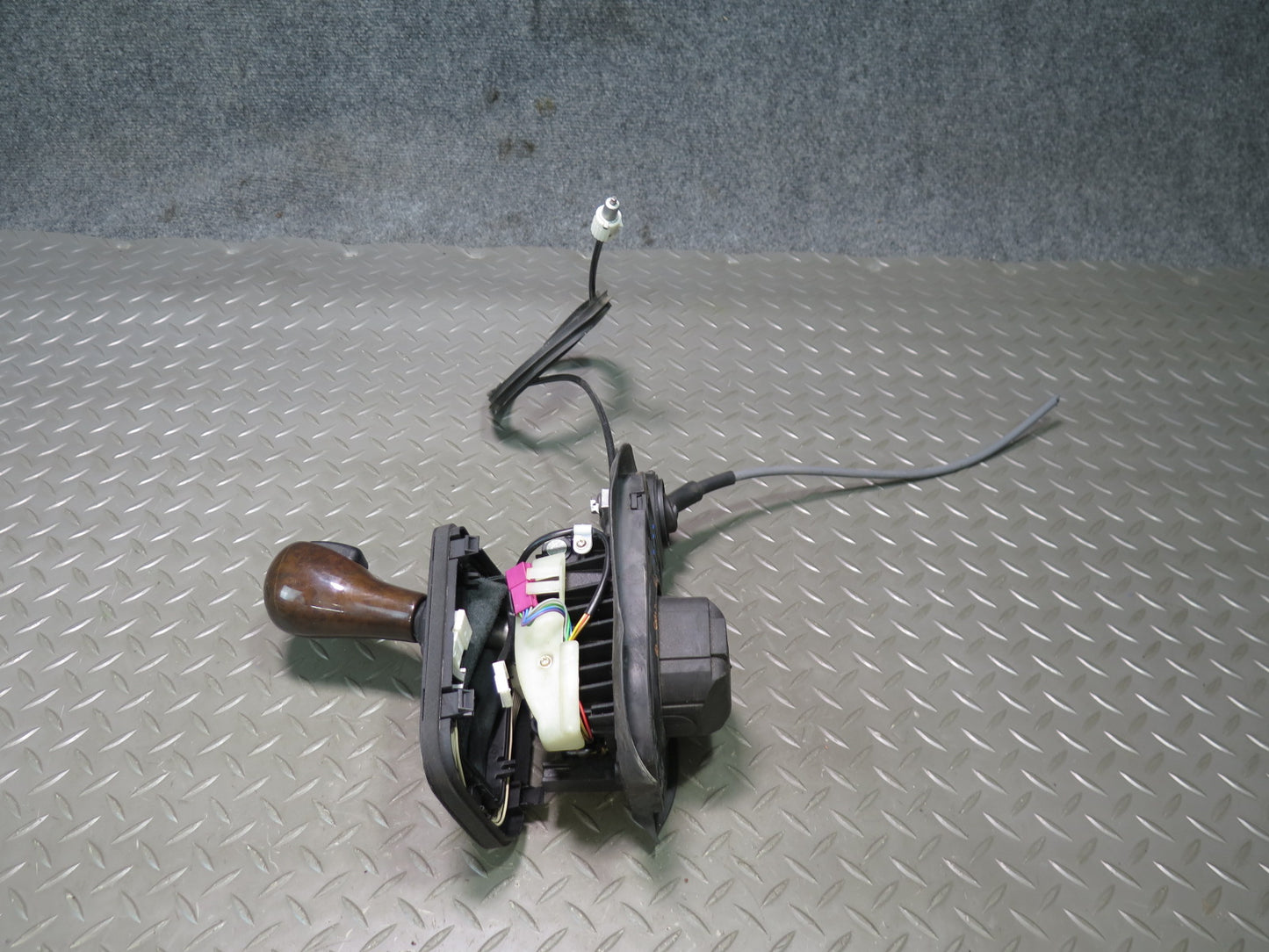 02-06 BMW E46 330ci A/T Automatic Transmission Gear Shifter w Cable & Knob OEM