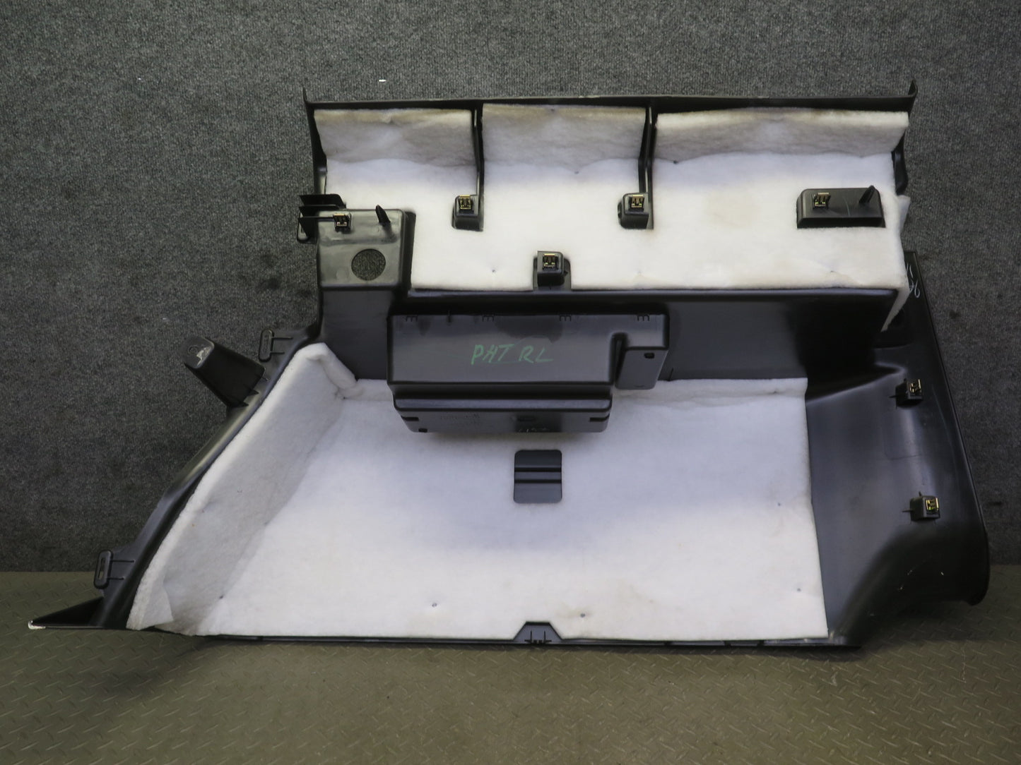 2005-2007 Hummer H2 Rear Left & Right Side Trunk Quarter Panel Trim Cover Set