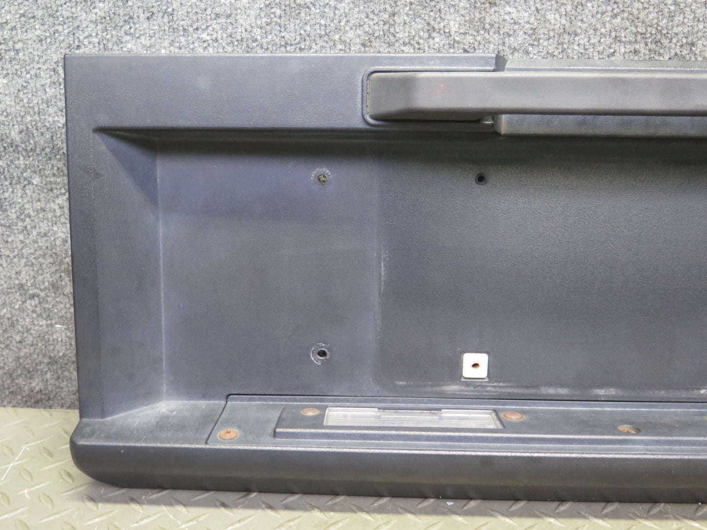 2003-2005 Hummer H2 Rear Trunk Lid Liftgate License Plate Panel W/ Handle