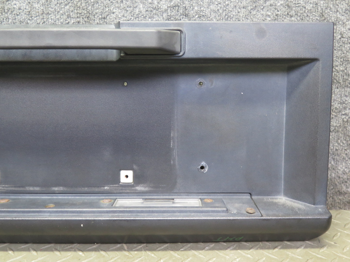 2003-2005 Hummer H2 Rear Trunk Lid Liftgate License Plate Panel W/ Handle