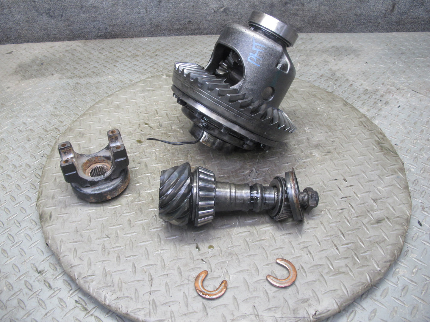 2003-2005 Hummer H2 Rear Differential 4.10 Ratio Ring & Pinion Gear Set