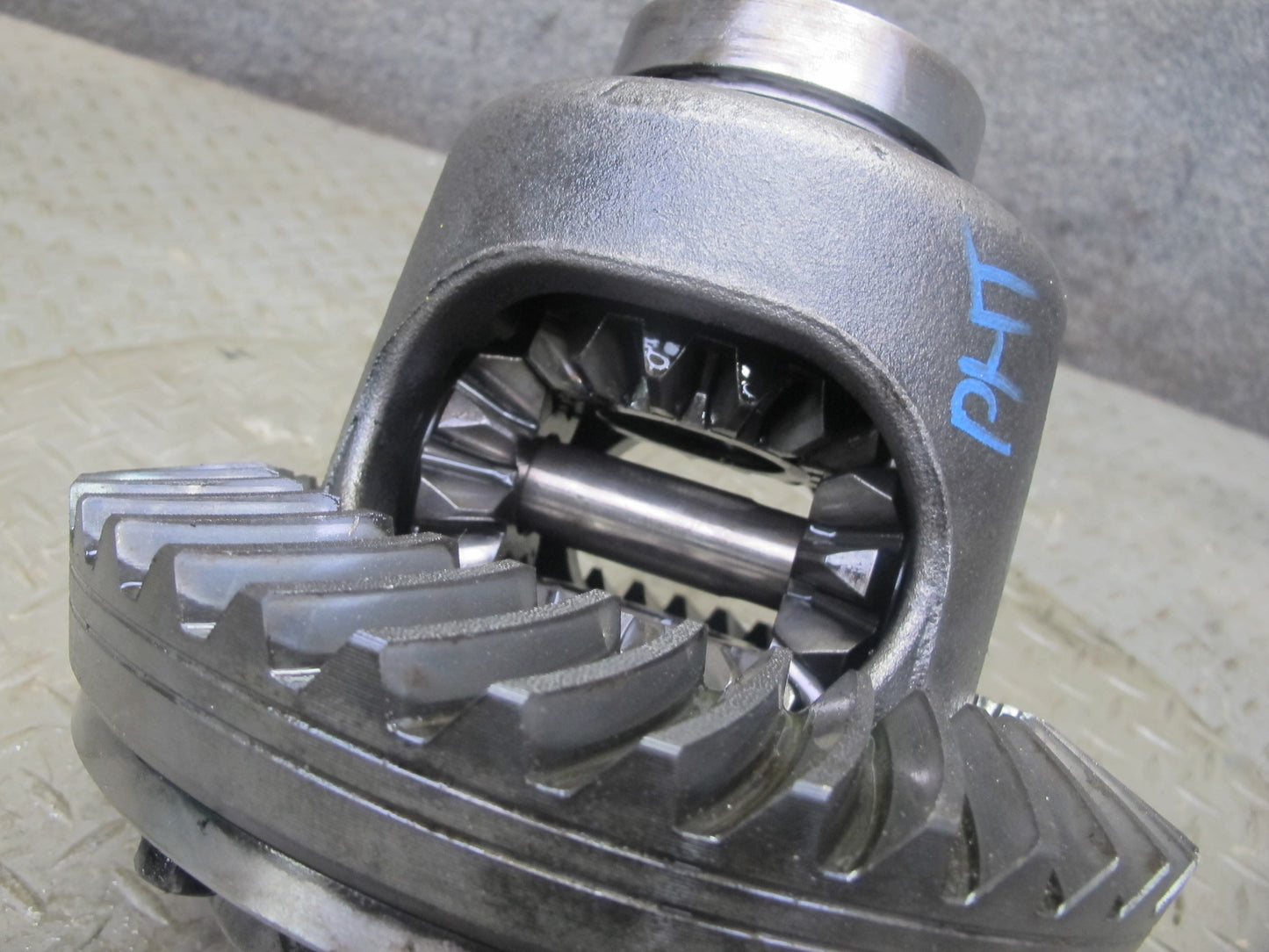 2003-2005 Hummer H2 Rear Differential 4.10 Ratio Ring & Pinion Gear Set