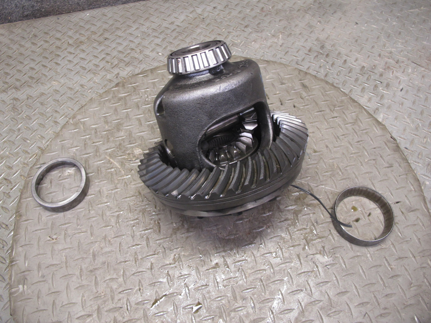 2003-2005 Hummer H2 Rear Differential 4.10 Ratio Ring & Pinion Gear Set