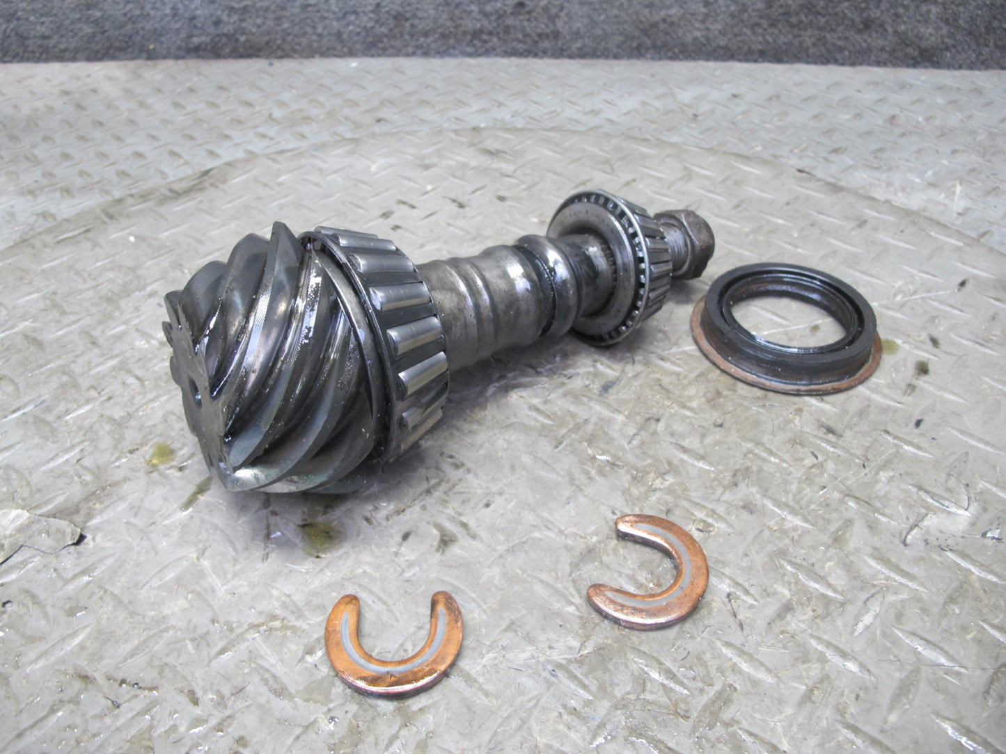 2003-2005 Hummer H2 Rear Differential 4.10 Ratio Ring & Pinion Gear Set