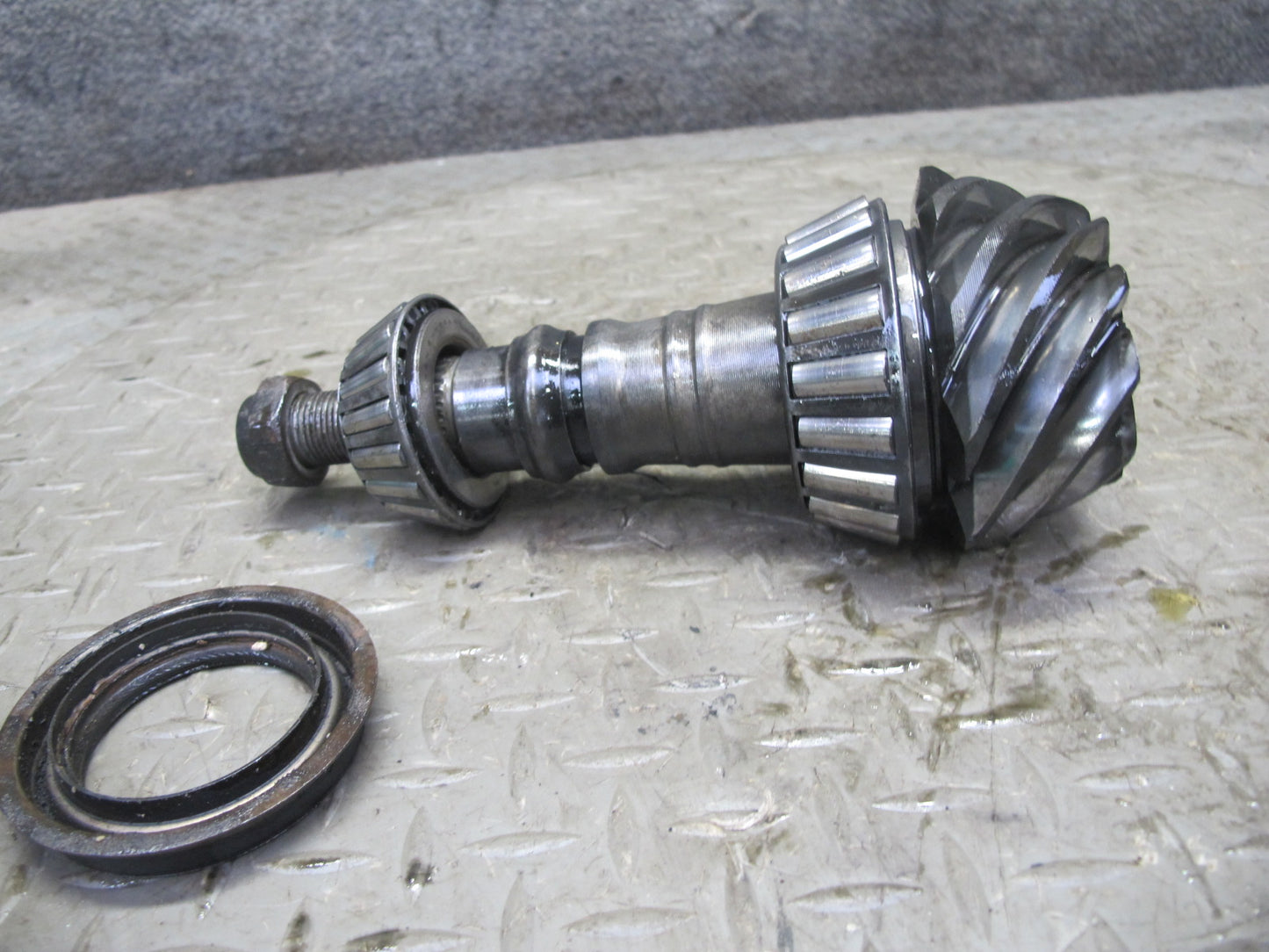 2003-2005 Hummer H2 Rear Differential 4.10 Ratio Ring & Pinion Gear Set