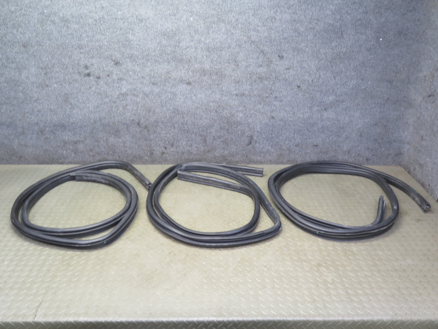 03-09 Hummer H2 Front Right & Rear Door Body Weather Strip Rubber Seal Set of 3