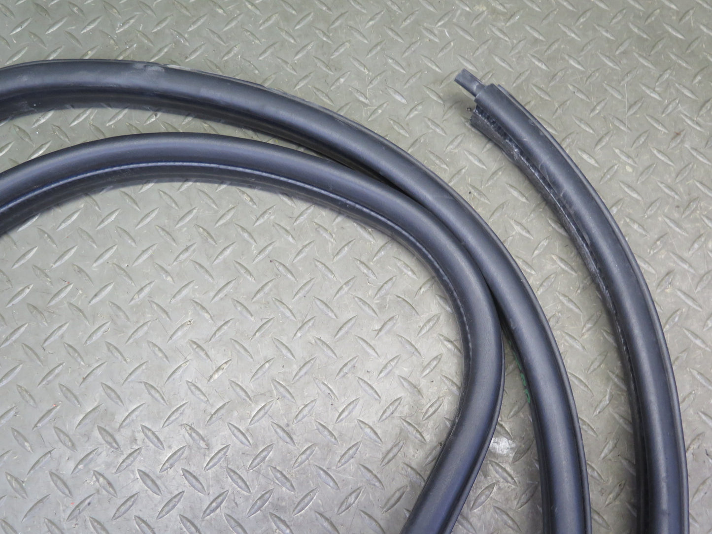 03-09 Hummer H2 Front Right & Rear Door Body Weather Strip Rubber Seal Set of 3
