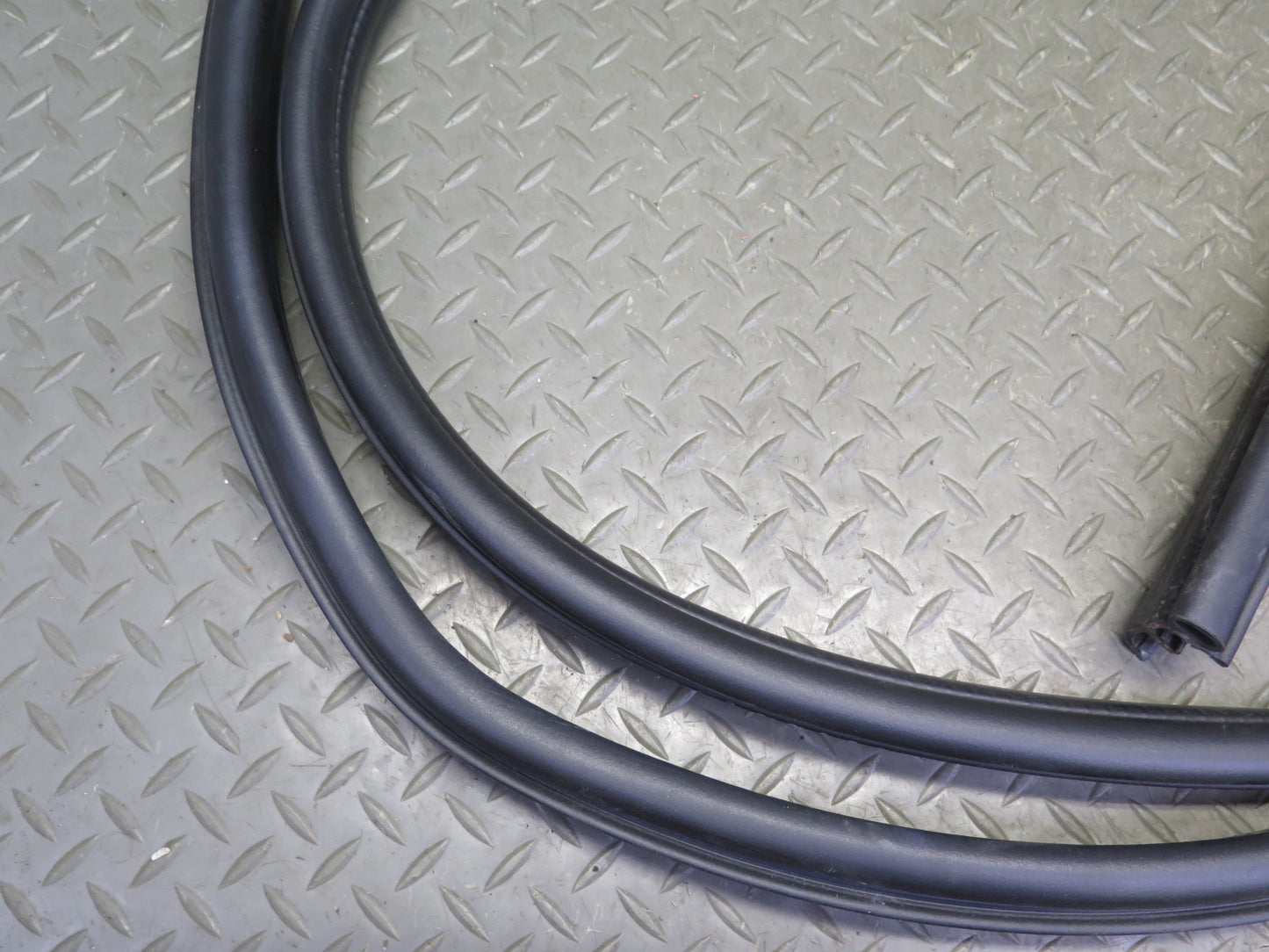 03-09 Hummer H2 Front Right & Rear Door Body Weather Strip Rubber Seal Set of 3