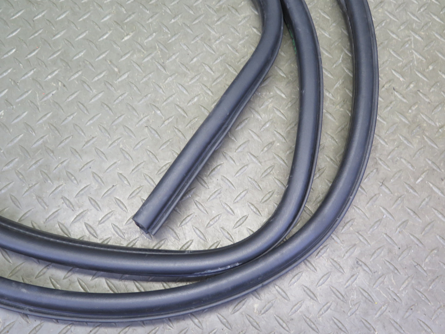 03-09 Hummer H2 Front Right & Rear Door Body Weather Strip Rubber Seal Set of 3