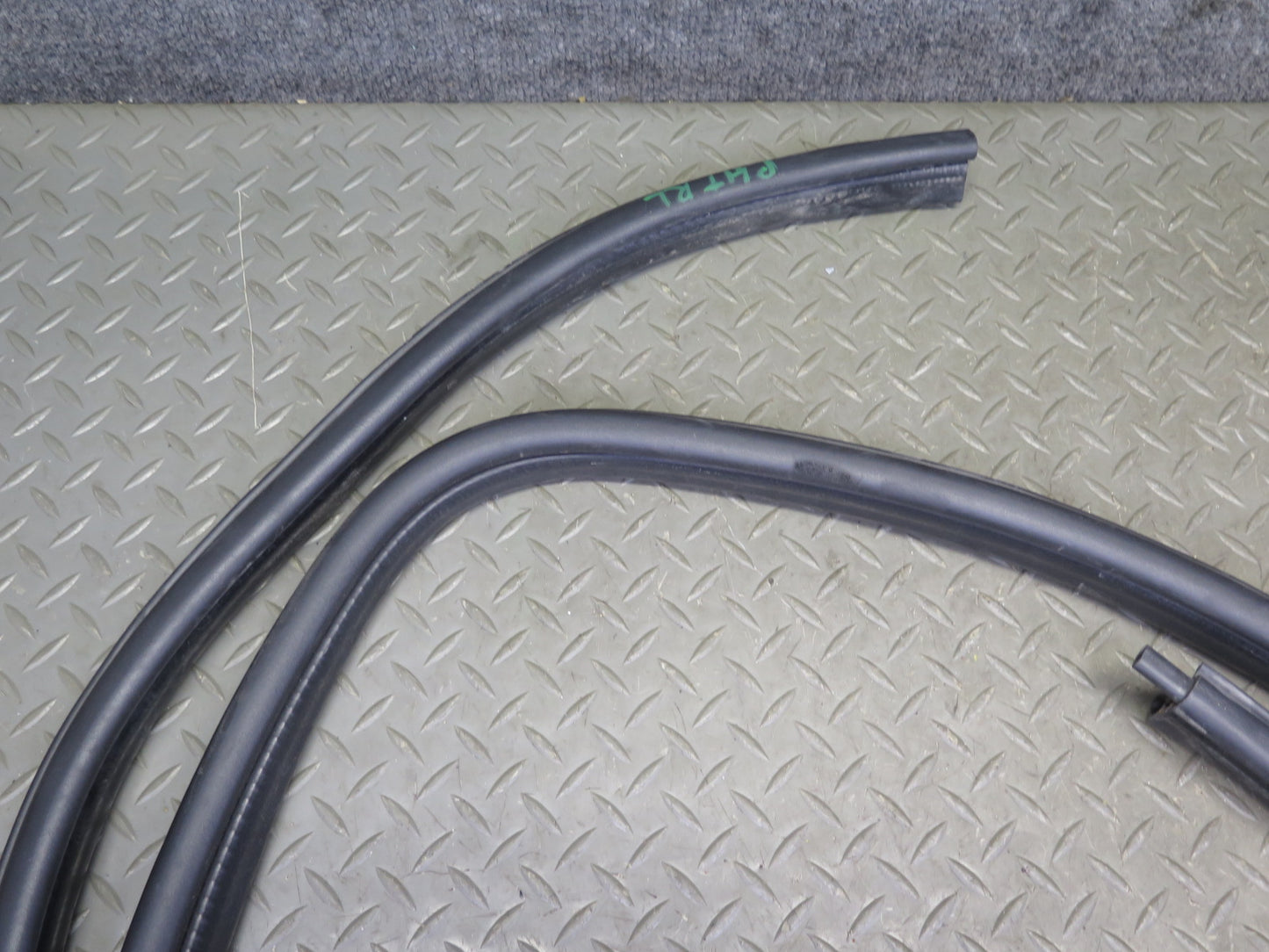 03-09 Hummer H2 Front Right & Rear Door Body Weather Strip Rubber Seal Set of 3