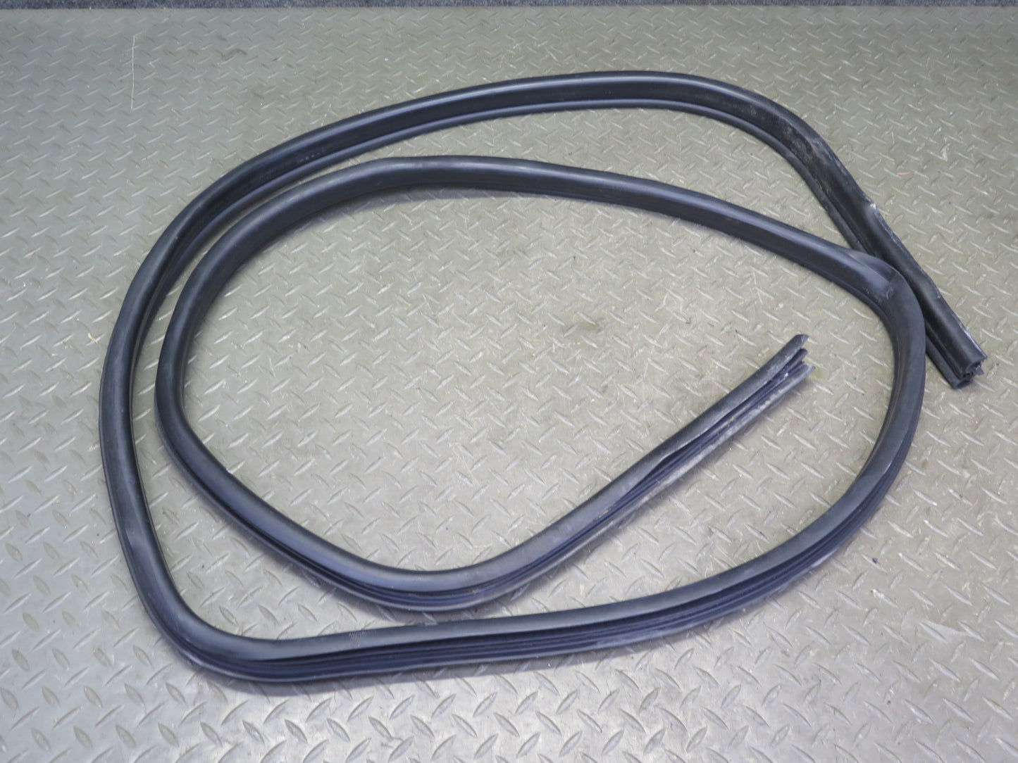 03-09 Hummer H2 Front Right & Rear Door Body Weather Strip Rubber Seal Set of 3