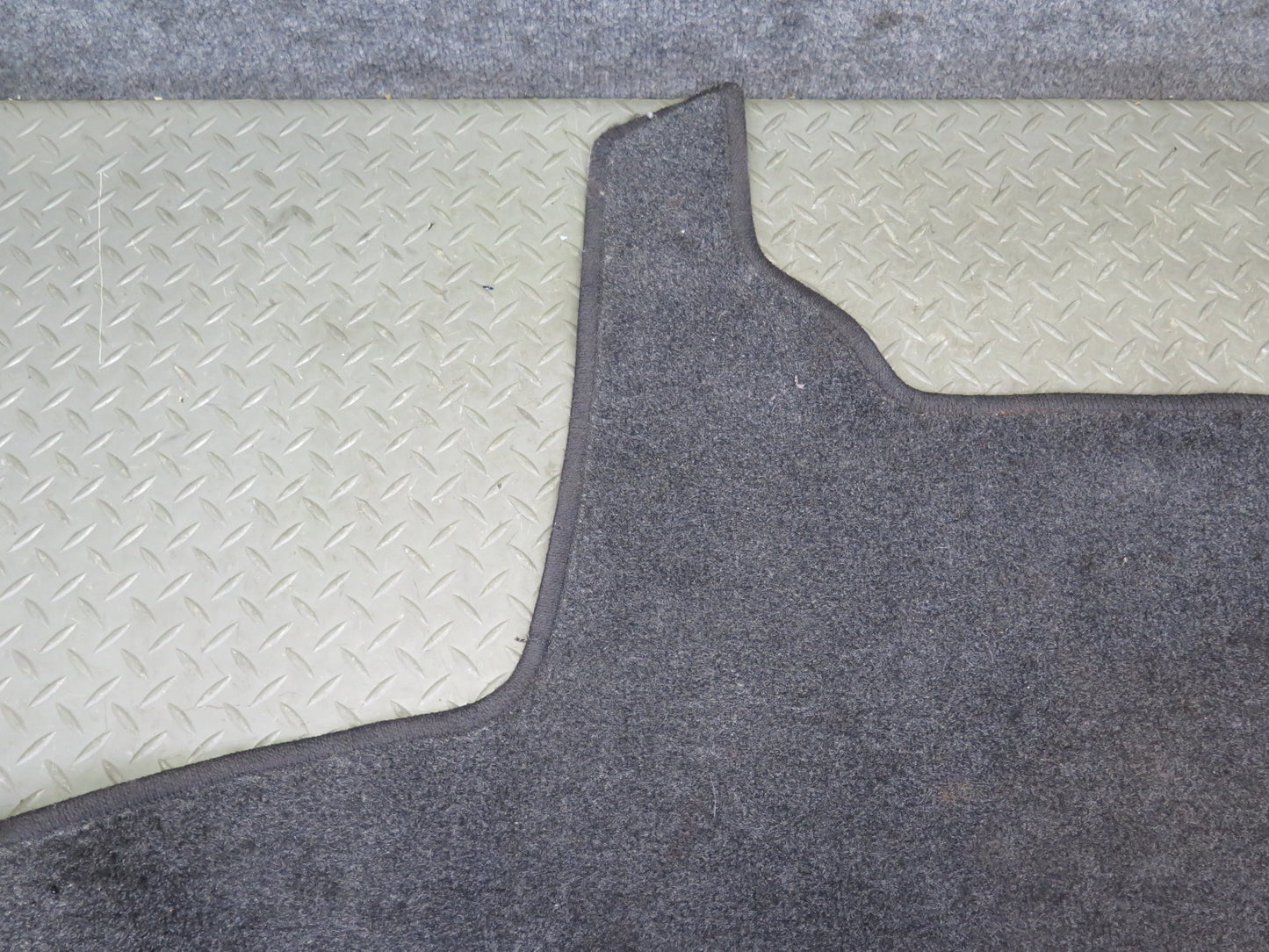01-05 Lexus JCE10L IS300 Sedan Rear Trunk Floor MAT Carpet Cover Black OEM