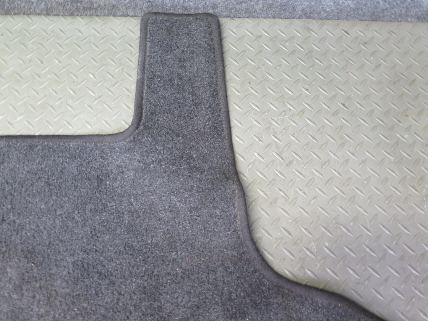 01-05 Lexus JCE10L IS300 Sedan Rear Trunk Floor MAT Carpet Cover Black OEM
