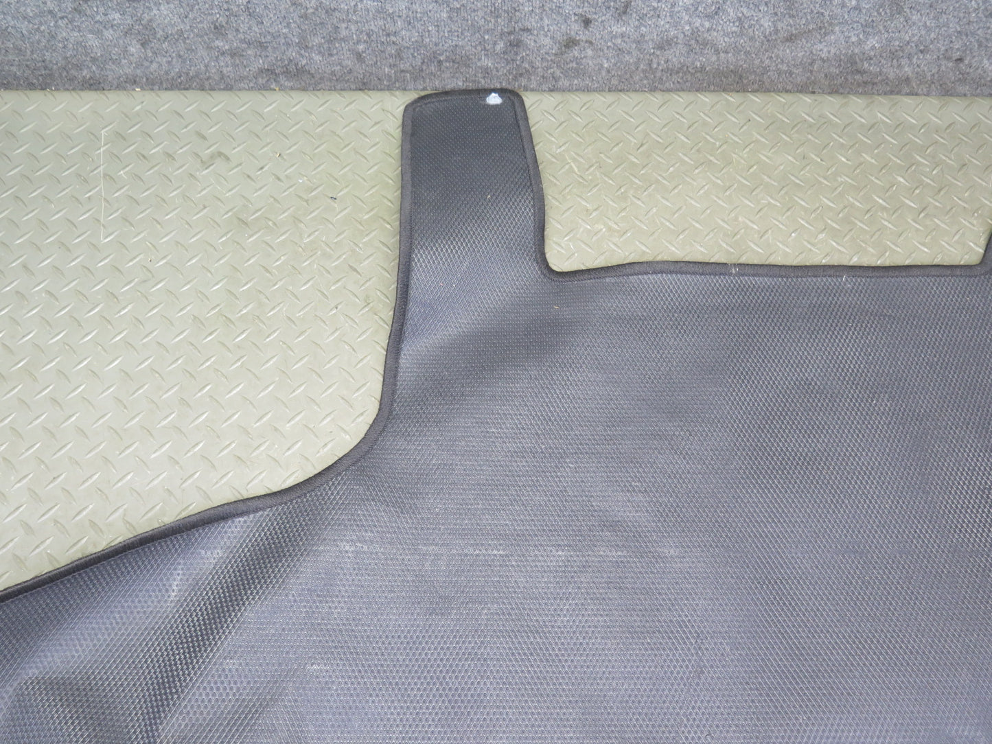 01-05 Lexus JCE10L IS300 Sedan Rear Trunk Floor MAT Carpet Cover Black OEM