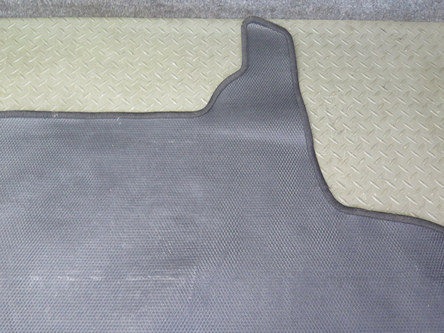 01-05 Lexus JCE10L IS300 Sedan Rear Trunk Floor MAT Carpet Cover Black OEM