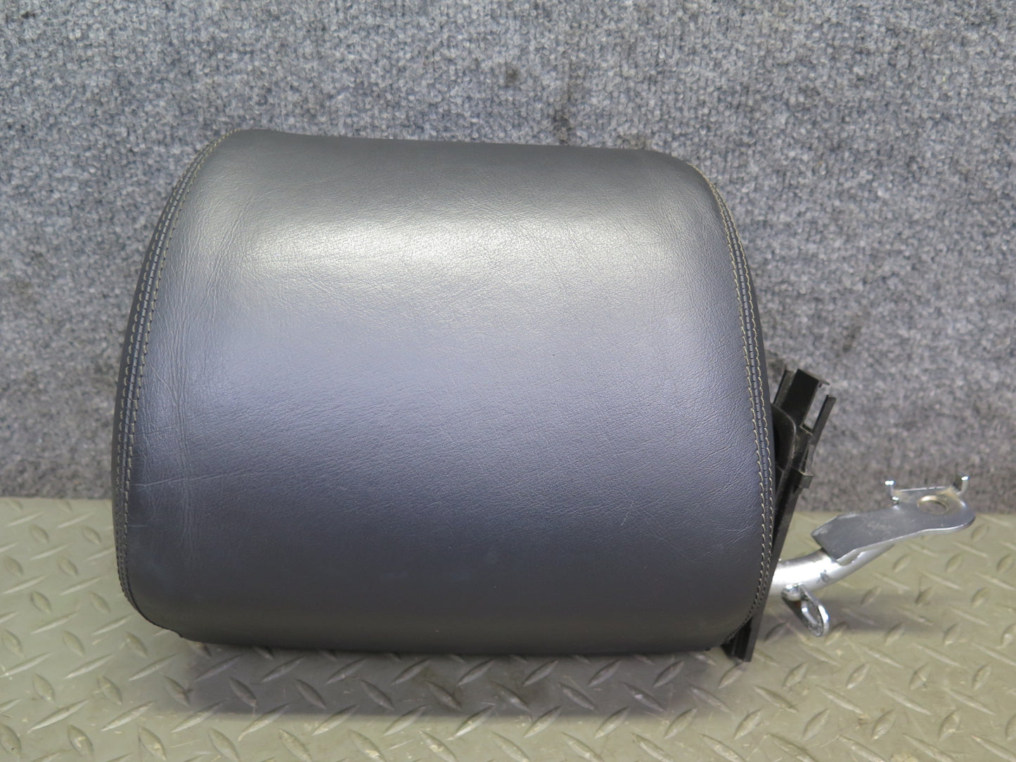 96-02 Mercedes R129 Sl-class Set of 2 Front Left & Right Leather Headrest OEM