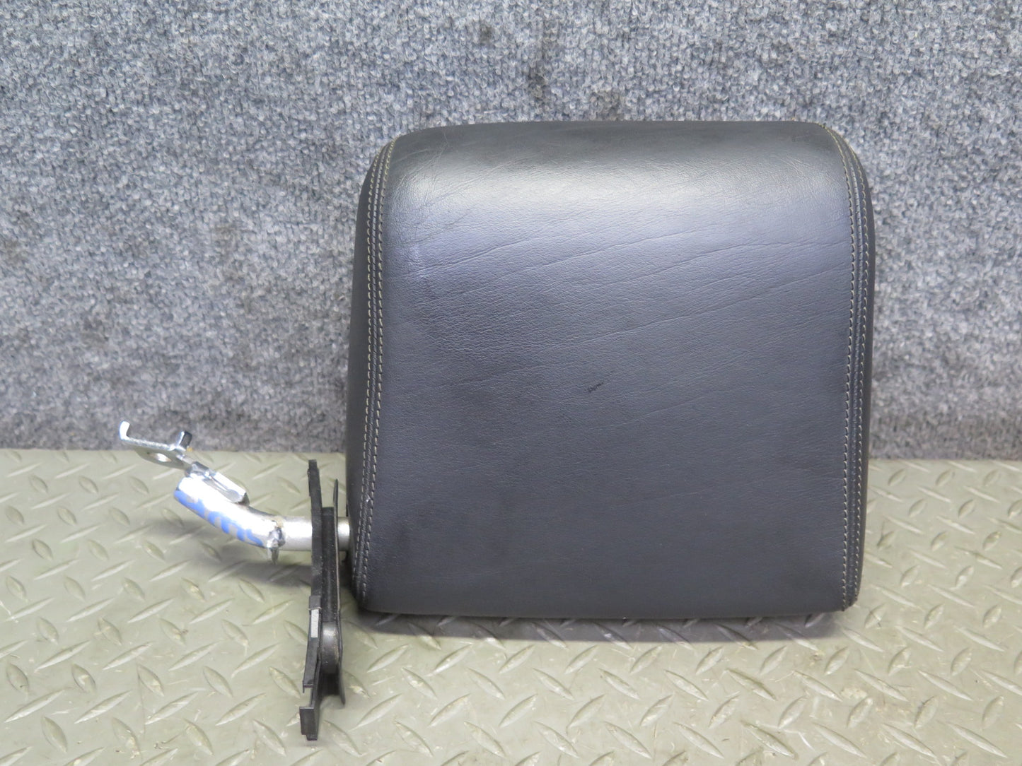 96-02 Mercedes R129 Sl-class Set of 2 Front Left & Right Leather Headrest OEM