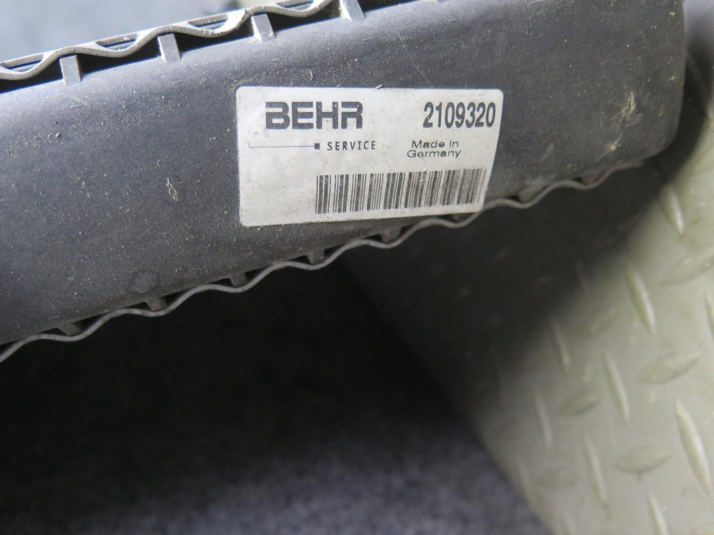 83-89 BMW E24 633CSI 635CSI M30 AT Transmission Engine Cooling Radiator Behr
