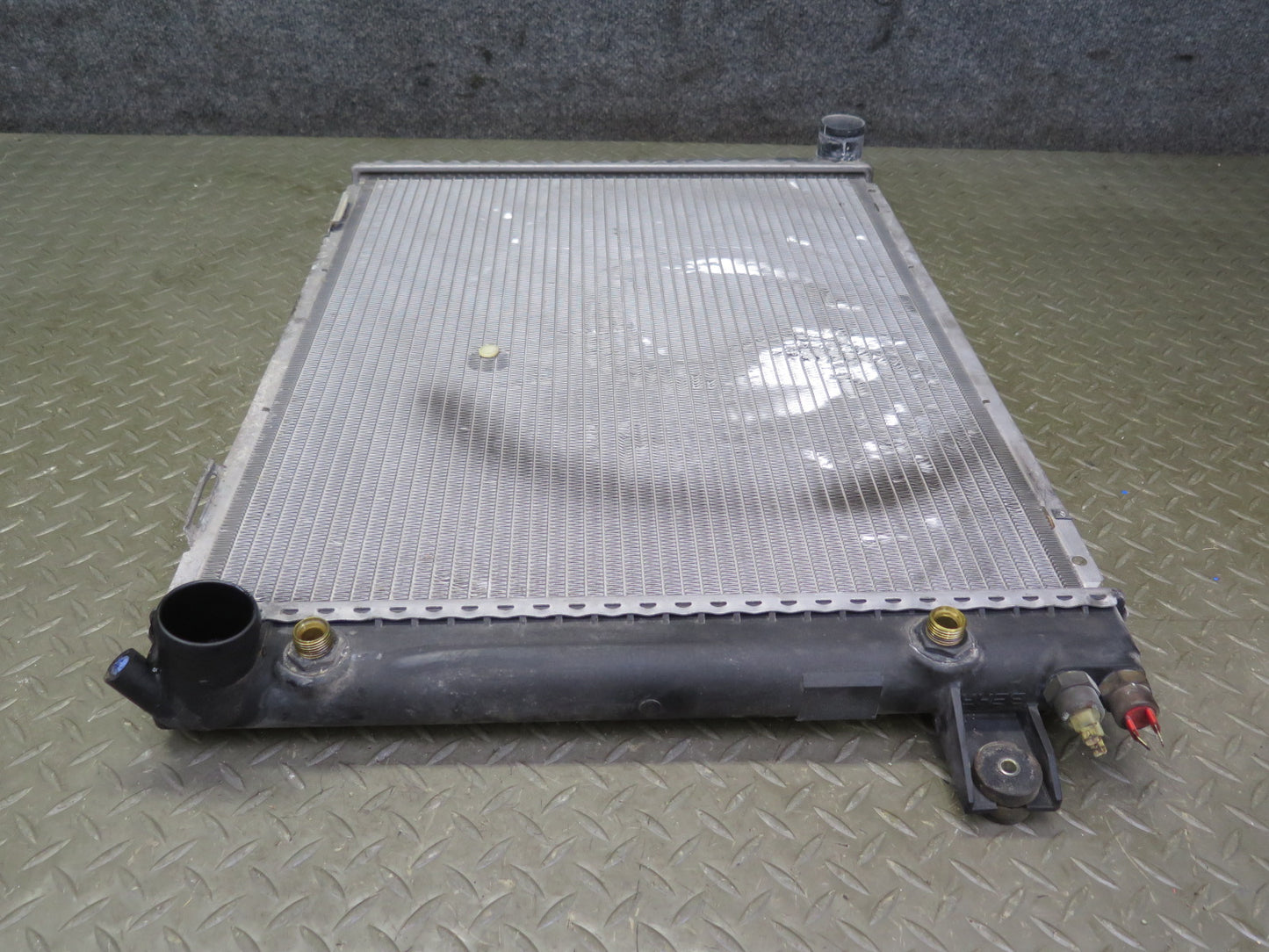 83-89 BMW E24 633CSI 635CSI M30 AT Transmission Engine Cooling Radiator Behr