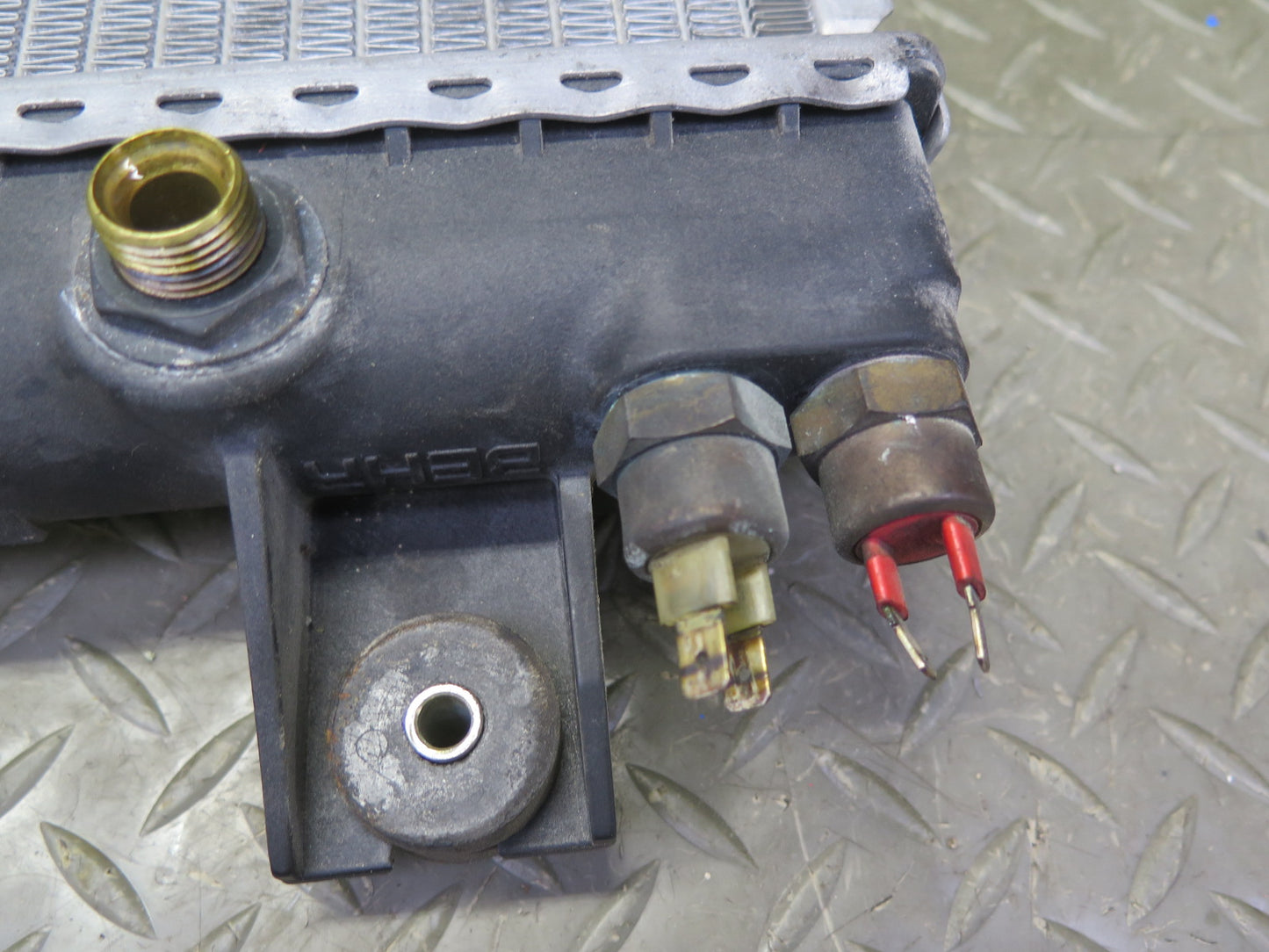 83-89 BMW E24 633CSI 635CSI M30 AT Transmission Engine Cooling Radiator Behr