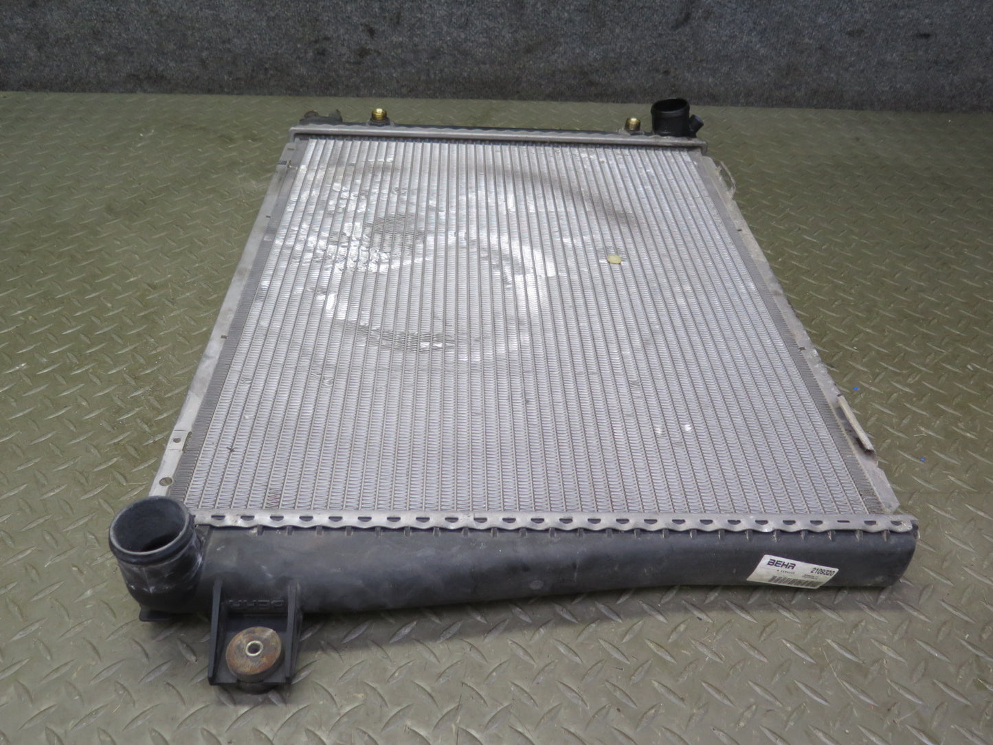 83-89 BMW E24 633CSI 635CSI M30 AT Transmission Engine Cooling Radiator Behr