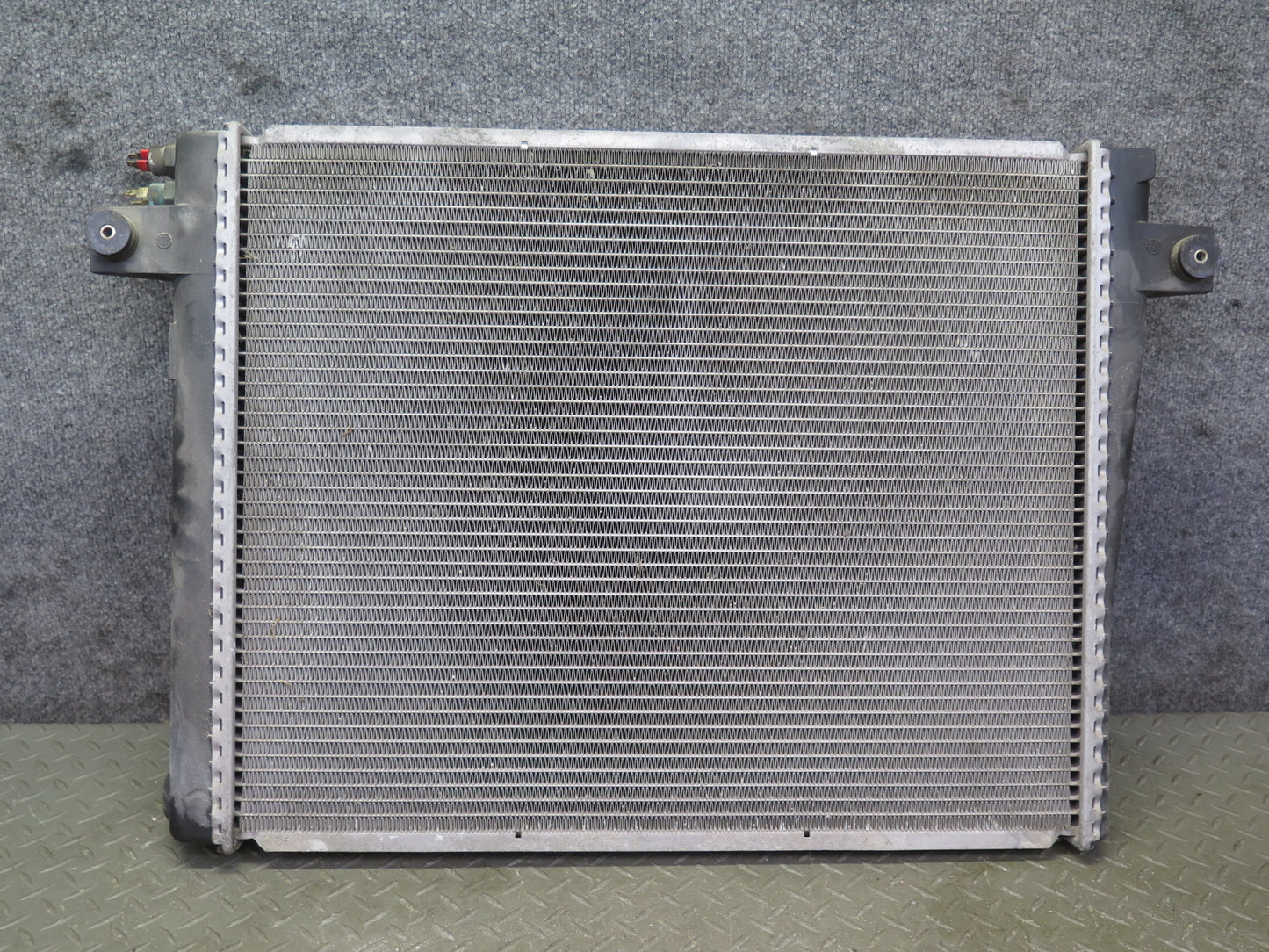 83-89 BMW E24 633CSI 635CSI M30 AT Transmission Engine Cooling Radiator Behr