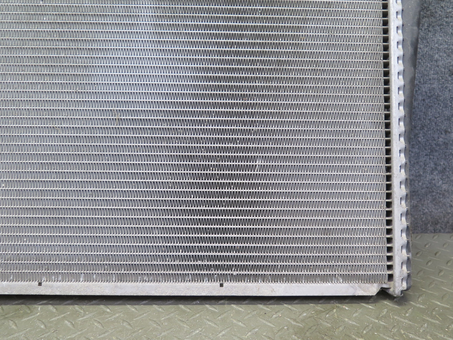 83-89 BMW E24 633CSI 635CSI M30 AT Transmission Engine Cooling Radiator Behr