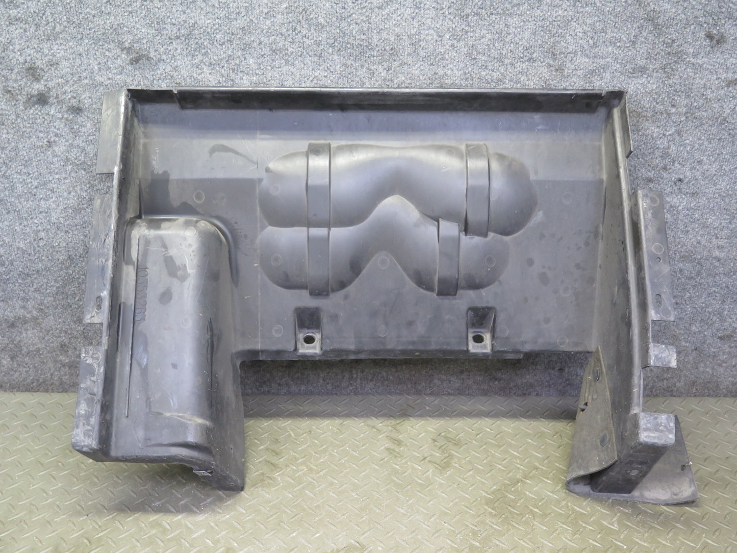 2004-2009 Cadillac XLR 4.6L Radiator Support Baffle Cover Air Duct 10353263