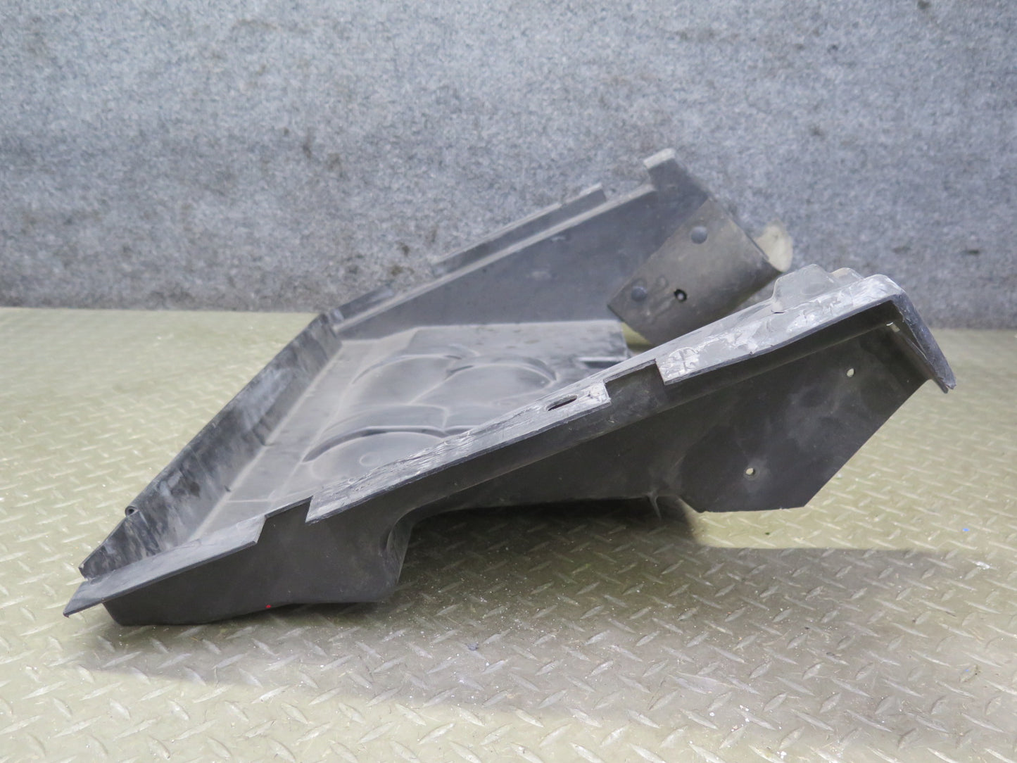 2004-2009 Cadillac XLR 4.6L Radiator Support Baffle Cover Air Duct 10353263