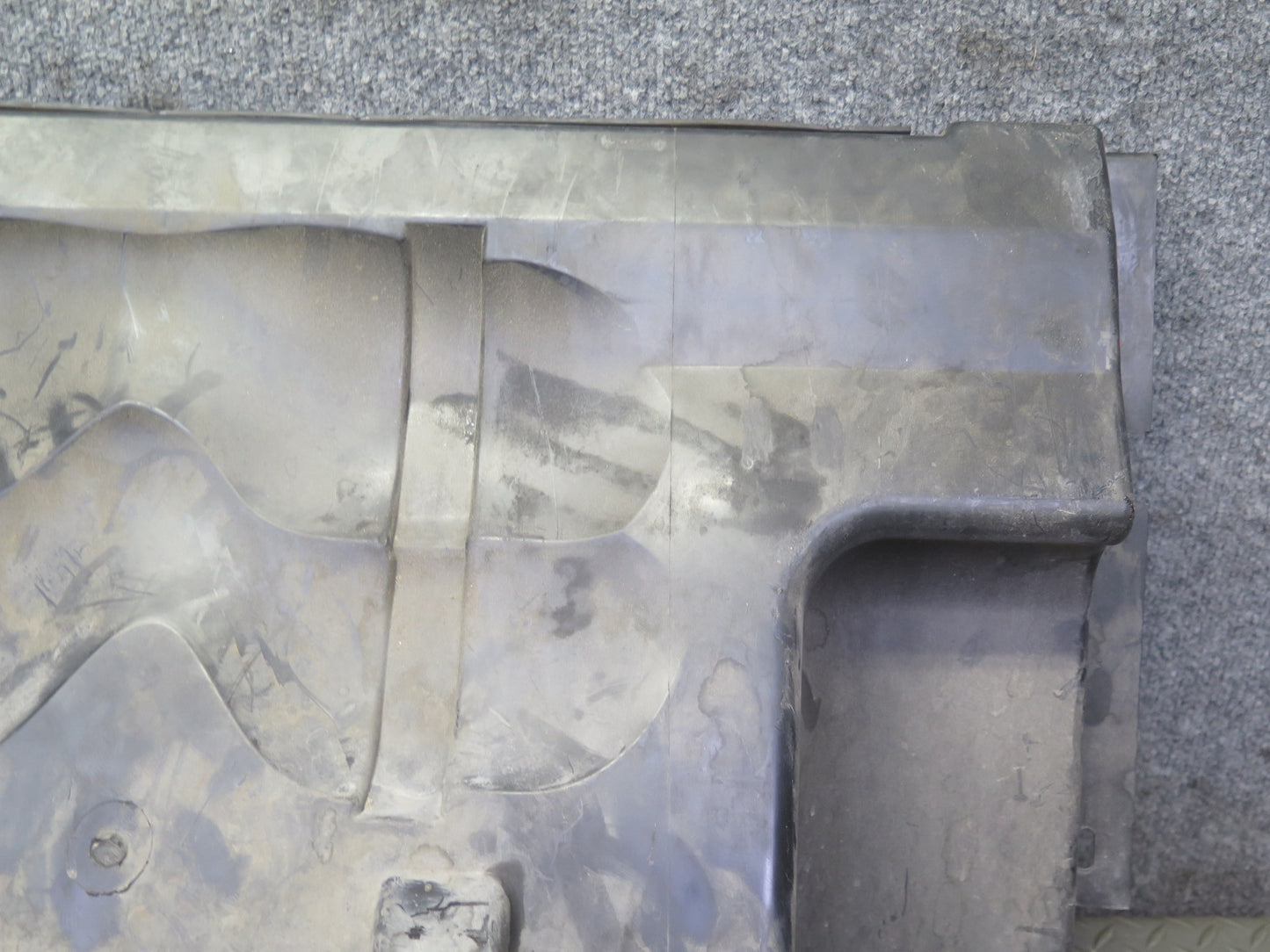 2004-2009 Cadillac XLR 4.6L Radiator Support Baffle Cover Air Duct 10353263