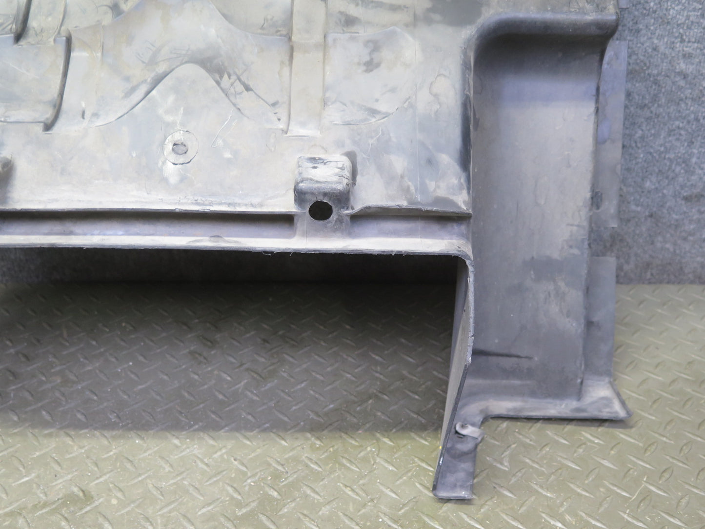 2004-2009 Cadillac XLR 4.6L Radiator Support Baffle Cover Air Duct 10353263
