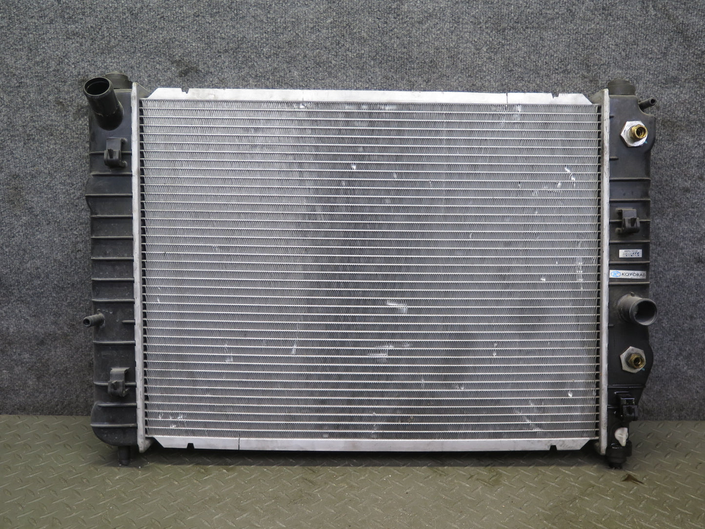 2004-2009 Cadillac XLR 4.6L V8 Engine Motor Coolant Radiator