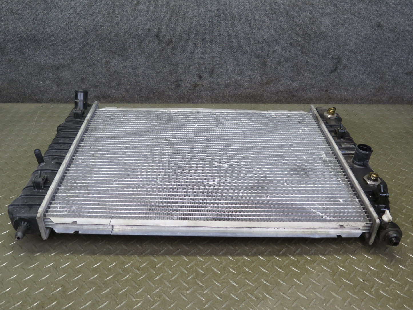 2004-2009 Cadillac XLR 4.6L V8 Engine Motor Coolant Radiator